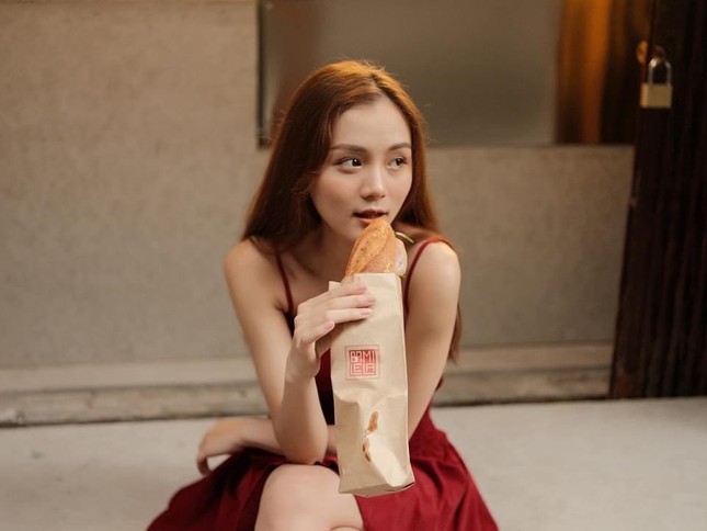 Người tô màu ký ức cho những chiếc bánh mì giữa lòng Hà Nội ảnh 3