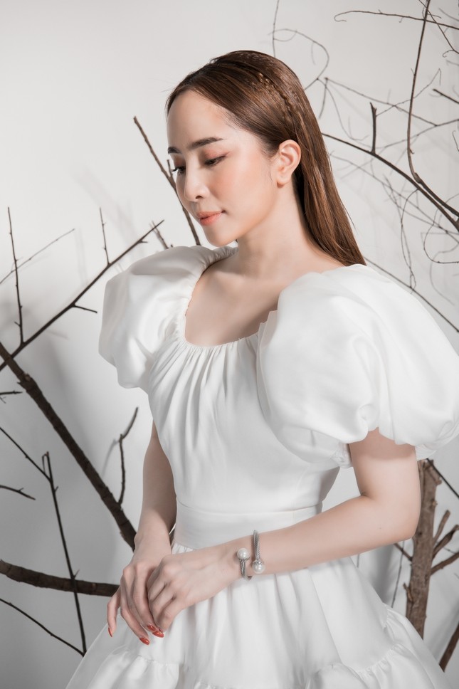 Giảm cân thành công, Quỳnh Nga khoe eo con kiến gợi cảm cùng sắc trắng ảnh 3