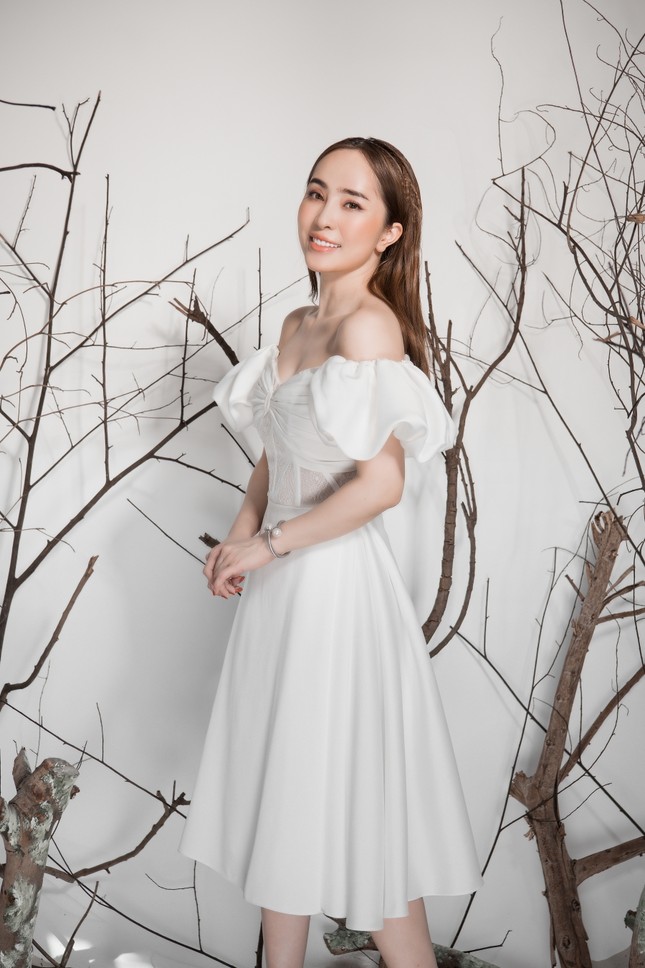 Giảm cân thành công, Quỳnh Nga khoe eo con kiến gợi cảm cùng sắc trắng ảnh 5