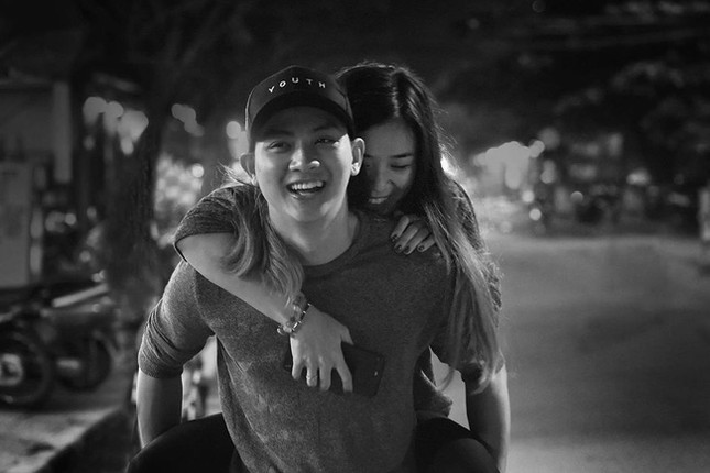 Hậu ly hôn, vợ Hoài Lâm nhắn nhủ: “Anh là thanh xuân của em“ ảnh 1