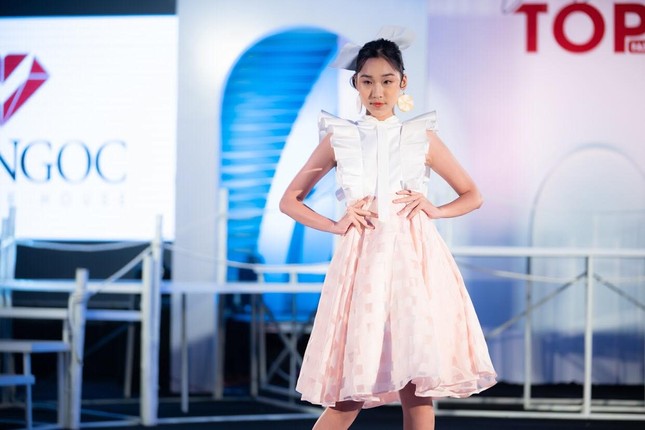 Dàn mẫu nhí khuấy đảo sắc màu tại “Vietnam Top Fashion and Hair 2020“ ảnh 7