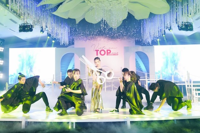 Dàn mẫu nhí khuấy đảo sắc màu tại “Vietnam Top Fashion and Hair 2020“ ảnh 2