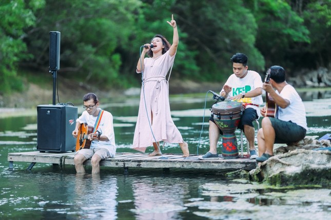 Thái Thùy Linh ra mắt hành trình “hát xuyên Việt”, kể chuyện bầm dập vì “Du ca“ ảnh 7