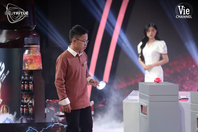 Triệu khán giả bất ngờ trước màn “soán ngôi” đi vào lịch sử của cao thủ toán học 19 tuổi ảnh 6