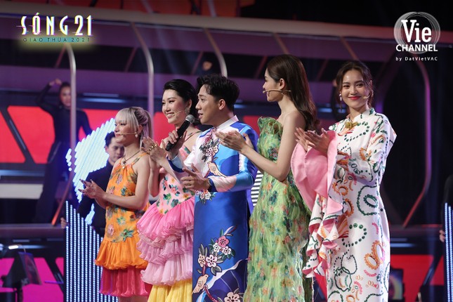 Châu Bùi gia nhập “tứ đại mỹ nhân”, cùng Lan Ngọc quậy tung show Tết ảnh 7