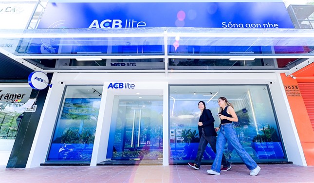 Chủ tịch Ngân hàng ACB gây sốt với vũ đạo cực bốc 'Cô đơn trên sofa' ảnh 3