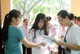 Hôm nay, thí sinh bắt đầu đăng ký thi tốt nghiệp THPT và xét tuyển đại học ảnh 1