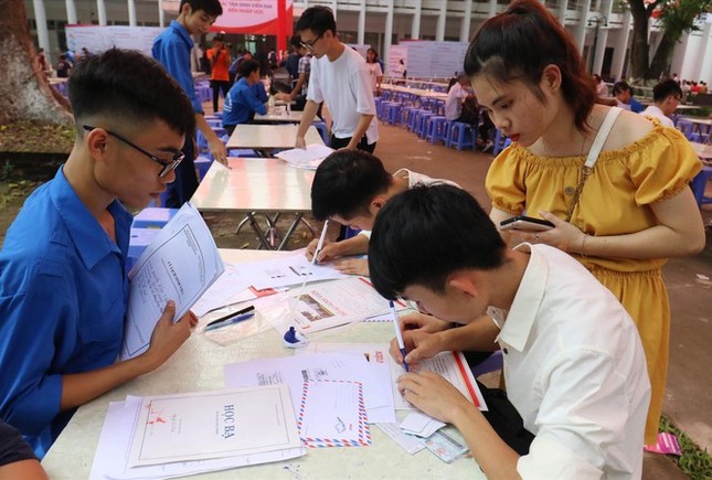 Dịch COVID-19 bùng phát, nhiều trường đại học điều chỉnh phương án xét tuyển ảnh 2