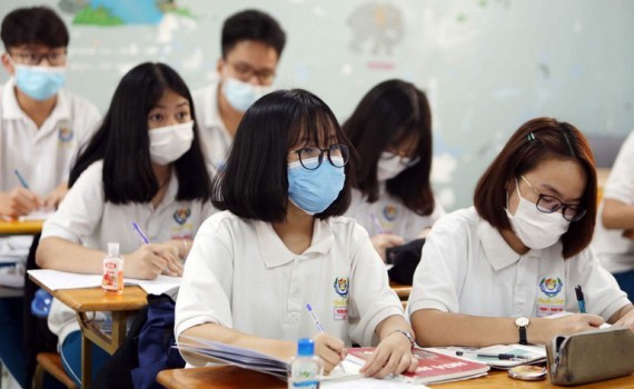 Thí sinh tiếp xúc gần ca bệnh F1, giám thị phải mặc trang phục bảo hộ khi coi thi ảnh 1