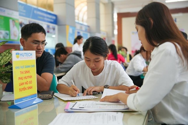 Kỳ thi tốt nghiệp THPT chia làm 2 đợt, thí sinh xét tuyển vào đại học như thế nào? ảnh 2