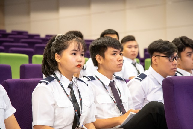 ĐH RMIT liên kết đào tạo phi công ảnh 1