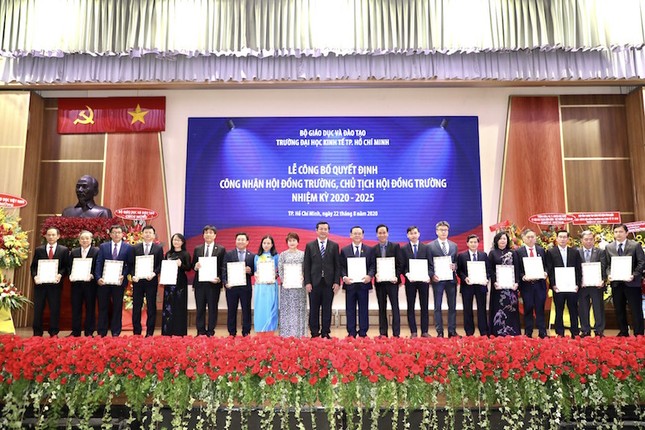 Trường ĐH Kinh tế TP. HCM ra mắt Hội đồng trường, nhiệm kỳ 2020-2025 ảnh 1