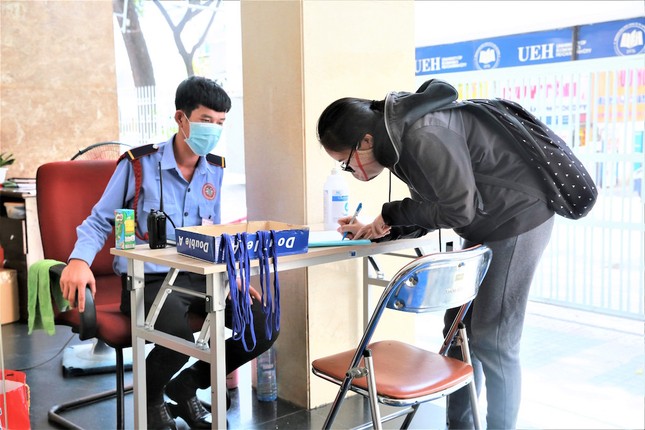 Hàng chục ngàn sinh viên phải nghỉ học vì dịch COVID-19 ảnh 1