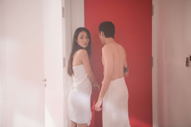 MV mới của Khắc Việt ngập tràn cảnh nóng ảnh 2