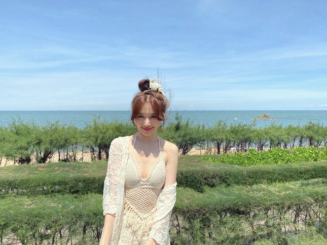 Hari Won diện áo tắm lưới, khoe sắc vóc gợi cảm ở tuổi 35 ảnh 5