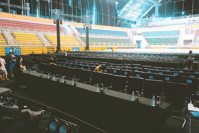 Toàn cảnh sân khấu hoành tráng của đêm Chung kết Hoa Hậu Việt Nam 2020 trước “giờ G“ ảnh 9