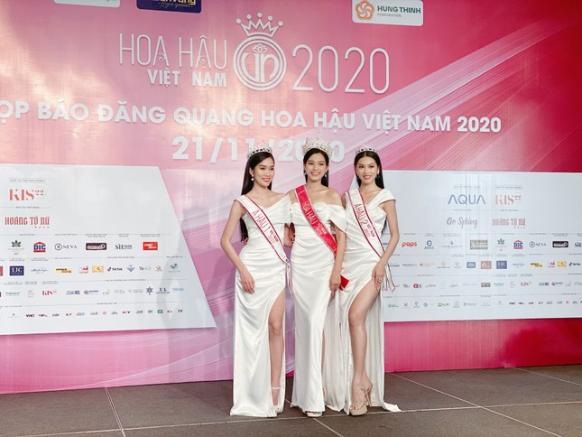 Top 3 Hoa Hậu Việt Nam 2020 lần đầu xuất hiện sau đăng quang, sẵn sàng giao lưu trực tuyến ảnh 1