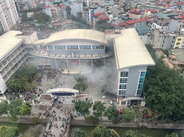 Hà Nội: Cháy trong Trường Tiểu học Yên Hoà ảnh 1