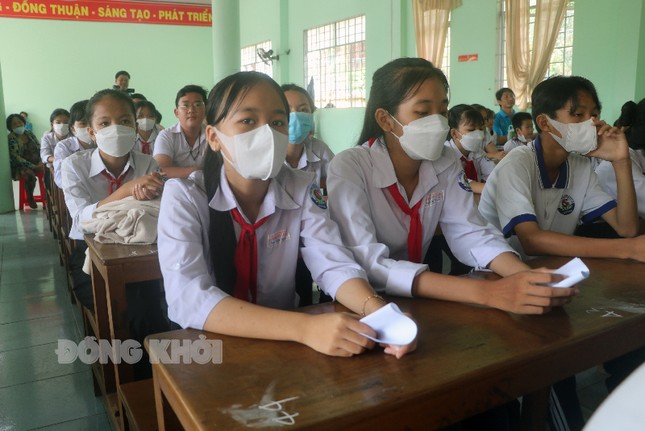 Bến Tre: Hơn 10.000 ca đau mắt đỏ, cảnh báo lan sang khu công nghiệp ảnh 1