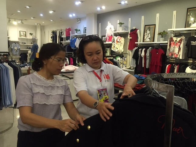 Phố thời trang 'không nói thách' ở Sài Gòn ảnh 7