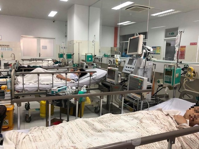 Lãnh đạo TPHCM chia buồn cùng gia đình học sinh tử nạn do cây đè trong sân trường ảnh 2