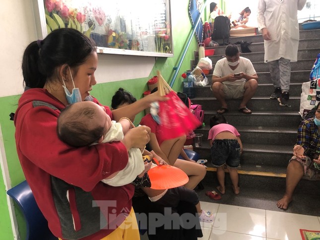 TPHCM: Trẻ mắc bệnh hô hấp, tay chân miệng tăng đột biến ảnh 9