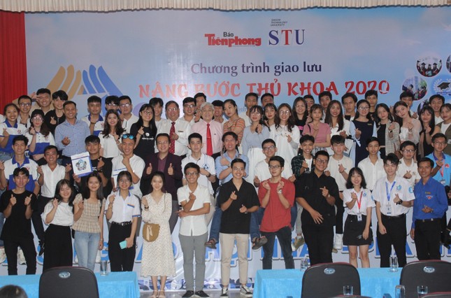 Nâng bước thủ khoa năm 2020: Những tâm sự truyền cảm hứng ảnh 8