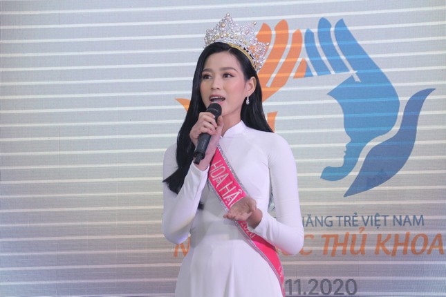 Hoa hậu Đỗ Thị Hà tâm sự xúc động với các tân thủ khoa ảnh 5