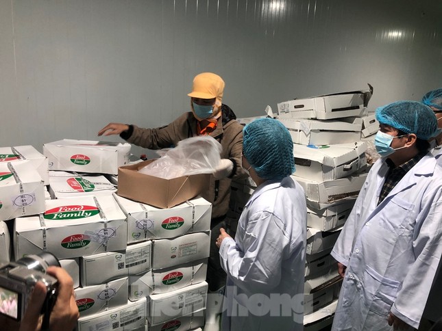 Xuyên đêm lấy mẫu kiểm tra thực phẩm ảnh 10