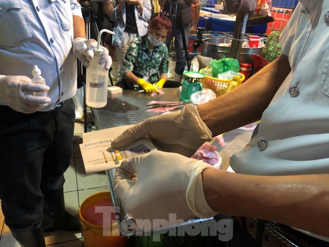 Xuyên đêm lấy mẫu kiểm tra thực phẩm ảnh 6