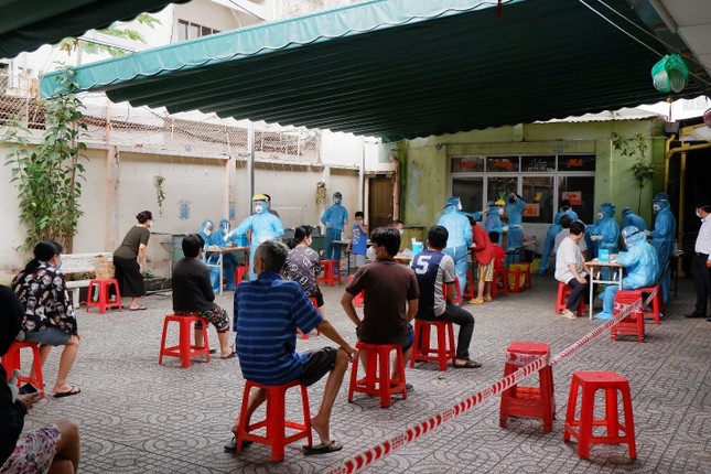TPHCM phong tỏa một trường mầm non, cách ly 45 trẻ ảnh 1