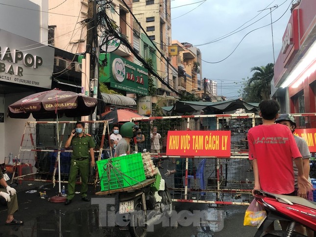 TPHCM phong tỏa một trường mầm non, cách ly 45 trẻ ảnh 2