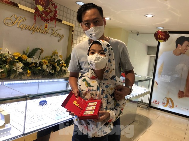 Vàng tăng giá, khách vẫn nhộn nhịp mua cầu may ảnh 9