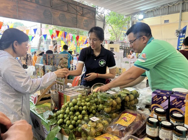 Săn lùng món ‘tam tai’ măng cụt ở chợ khởi nghiệp ảnh 3