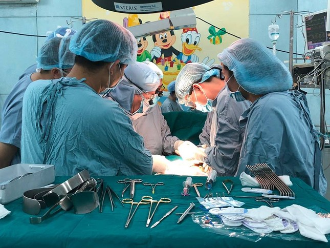 Mẹ hiến thận níu giữ sự sống cho con ảnh 1