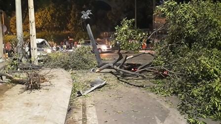 Tai nạn kinh hoàng, xe bán tải húc hàng loạt người chờ đèn đỏ ảnh 2
