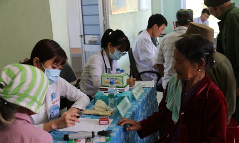 Bác sĩ Sài Gòn mang yêu thương đến với dân tộc vùng cao ảnh 4