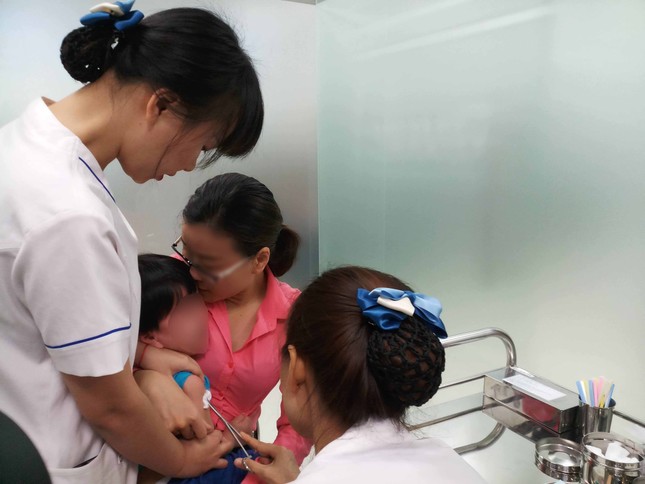 Tưởng cảm sốt thông thường, hóa ra suýt chết vì bạch hầu ảnh 1