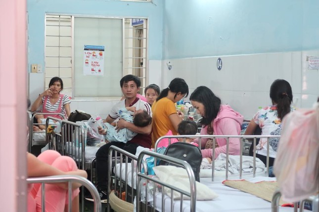 Sở Y tế TP HCM nói gì vụ thu phí thân nhân chăm bệnh? ảnh 1