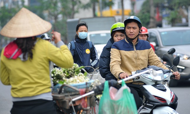 Đường phố Hà Nội ngát hương hoa bưởi ảnh 3