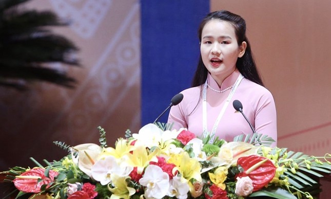 Những nữ sinh tài sắc 'nóng' cộng đồng mạng nhất năm 2017 ảnh 5