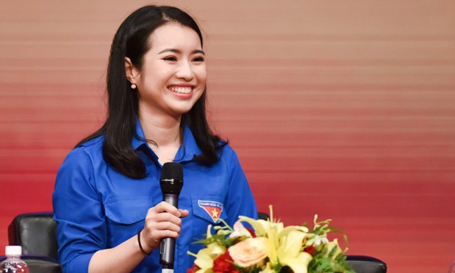 Những nữ sinh tài sắc 'nóng' cộng đồng mạng nhất năm 2017 ảnh 4