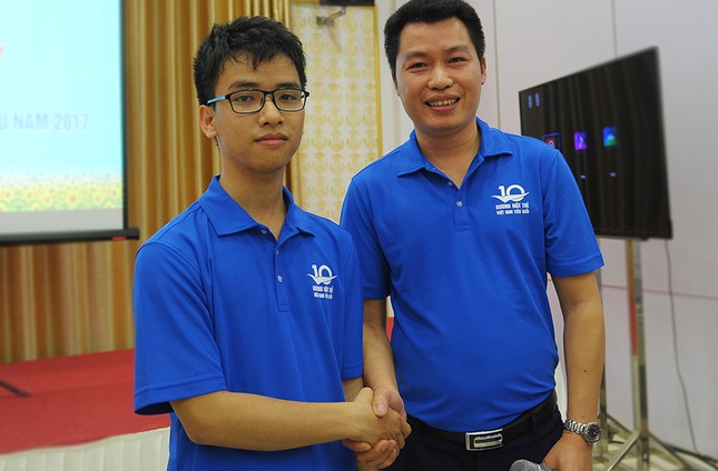 Tài năng trẻ Việt Nam về đất Tổ báo công ảnh 5