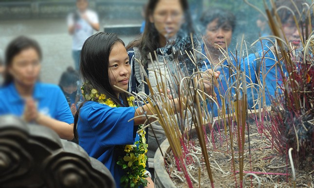 Tài năng trẻ Việt Nam về đất Tổ báo công ảnh 3
