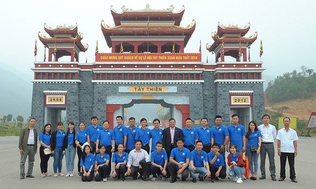 Tài năng trẻ Việt Nam về đất Tổ báo công ảnh 13