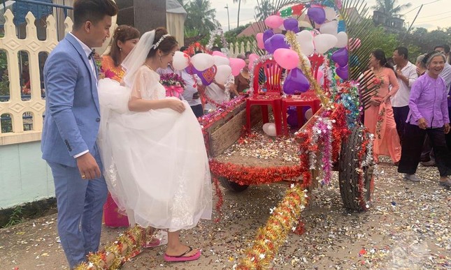 Cặp đôi xứ Thanh rước dâu bằng xe trâu thu hút cộng đồng mạng ảnh 2