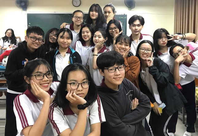 Nữ sinh Sài thành rap 'Việt Bắc' chia sẻ tiết học Văn trên lớp ảnh 1
