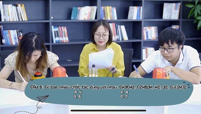 Kẻ ghét người yêu Hóa học 'cà khịa' bằng thơ, so tài cao thấp hút cộng đồng mạng ảnh 3