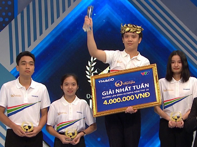 Nam sinh suýt 'tay không bắt giặc' khi về đích giành nguyệt quế Olympia ảnh 3