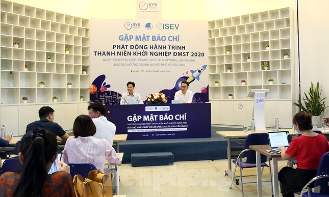 'Con đường nông sản', 'cô gái và chiếc xe máy' trong Hành trình thanh niên khởi nghiệp ảnh 1